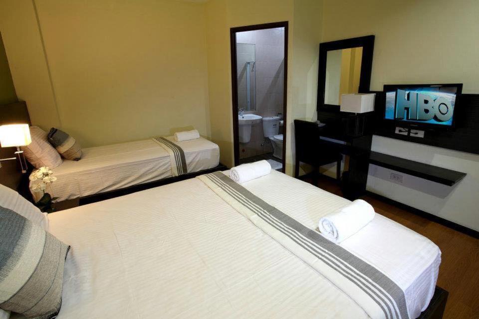 Makati Boutique Hotel Near Naia Airport Terminal 3 Edsa Pasay Cbd Makati City Exterior foto