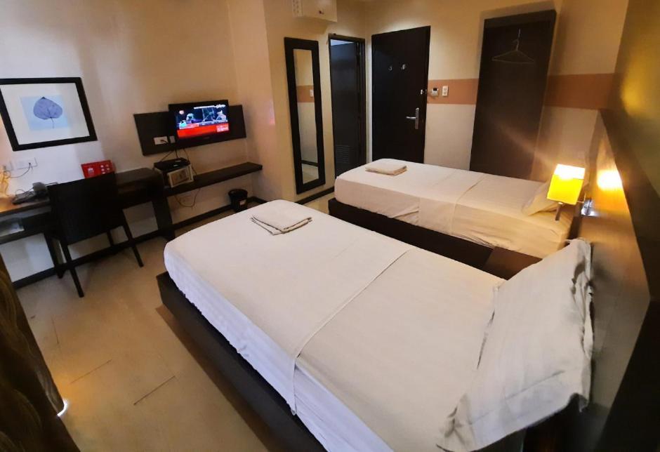 Makati Boutique Hotel Near Naia Airport Terminal 3 Edsa Pasay Cbd Makati City Exterior foto
