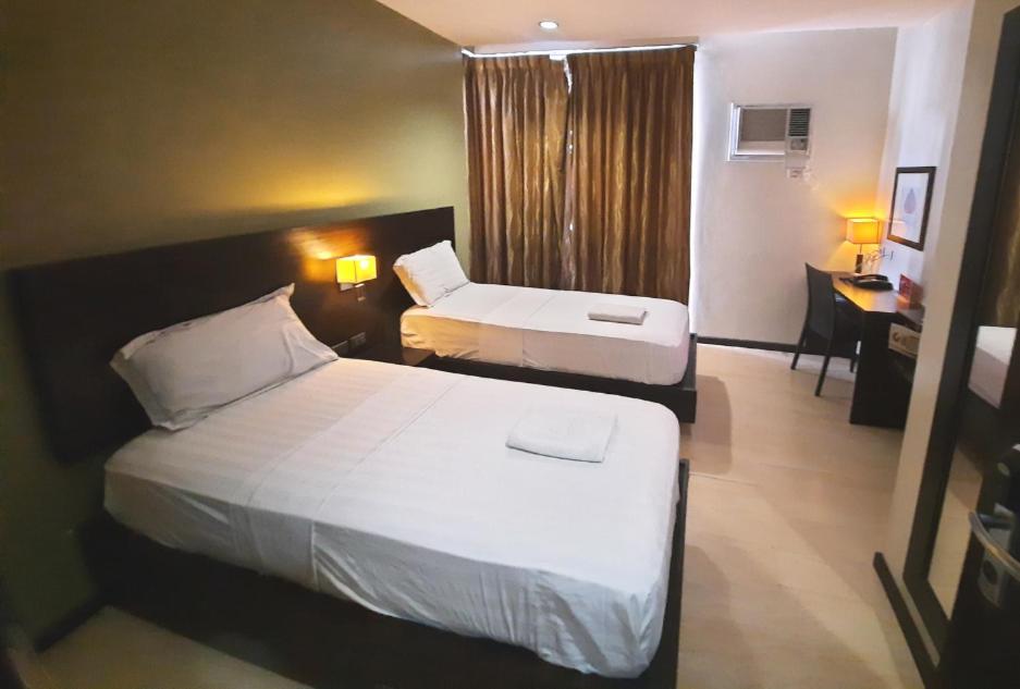 Makati Boutique Hotel Near Naia Airport Terminal 3 Edsa Pasay Cbd Makati City Exterior foto